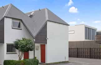 8/30 Clissold Street, Merivale