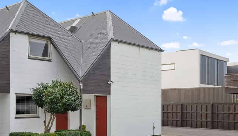 8/30 Clissold Street, Merivale