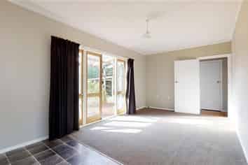 12B Eldon Grove, Taita