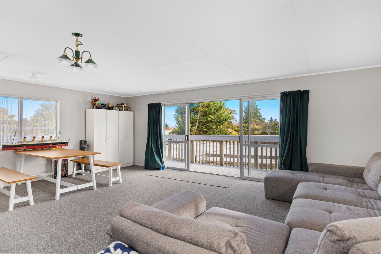 Central 2-Bed with Deck & Parking - $540p/w - Ansicht 2