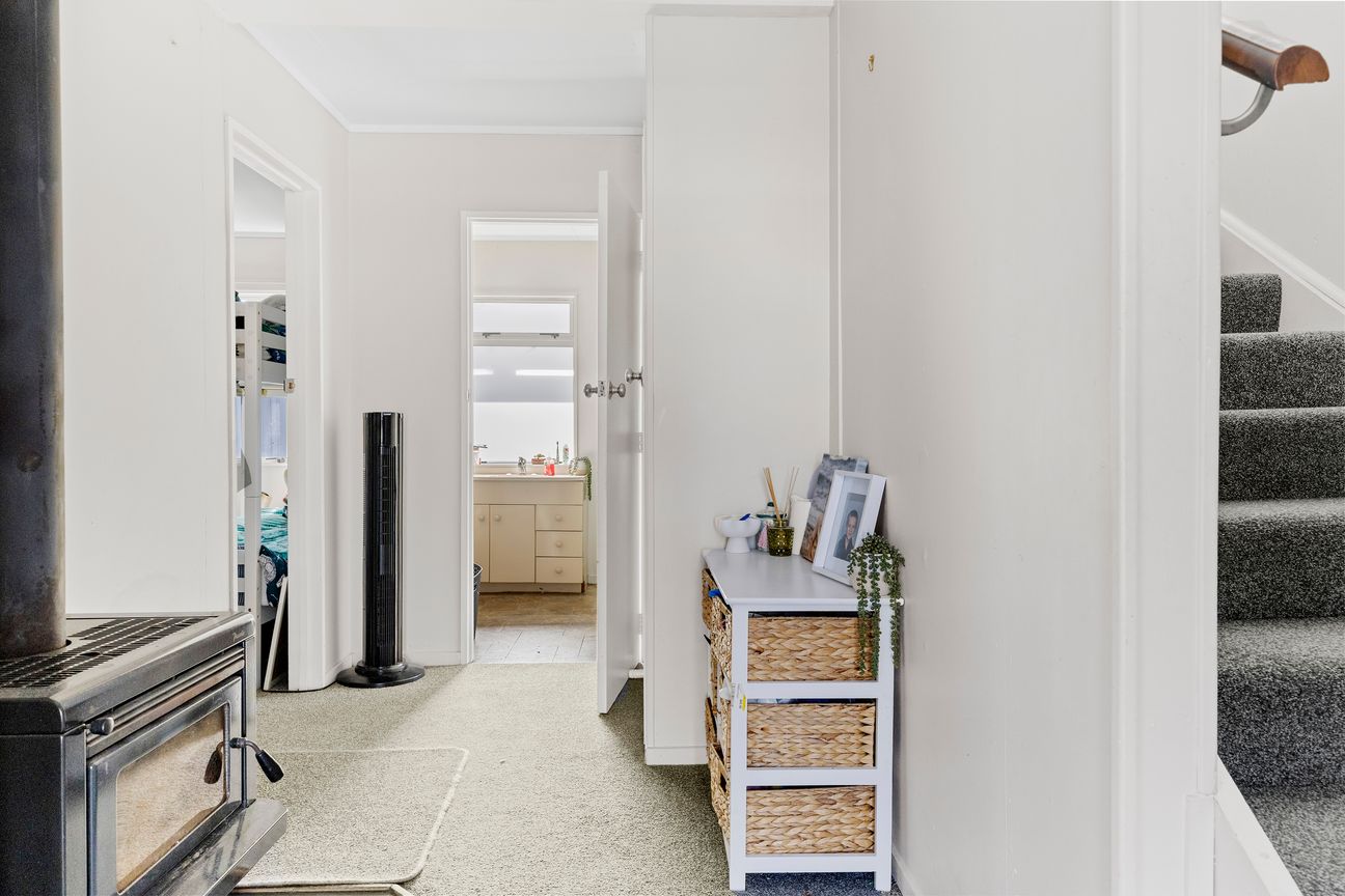 Central 2-Bed with Deck & Parking - $540p/w - Ansicht 4