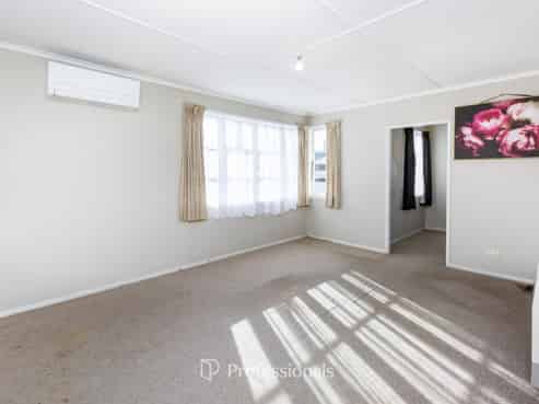 13 Gower Street, Silverstream