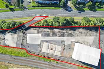 HIGH-STUD WAREHOUSE WITH HUGE SECURE YARD
