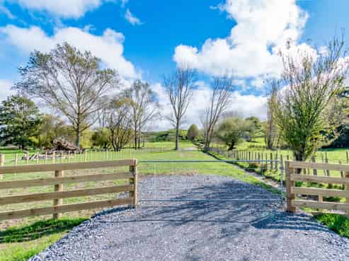 411 Valley Road, Colyton