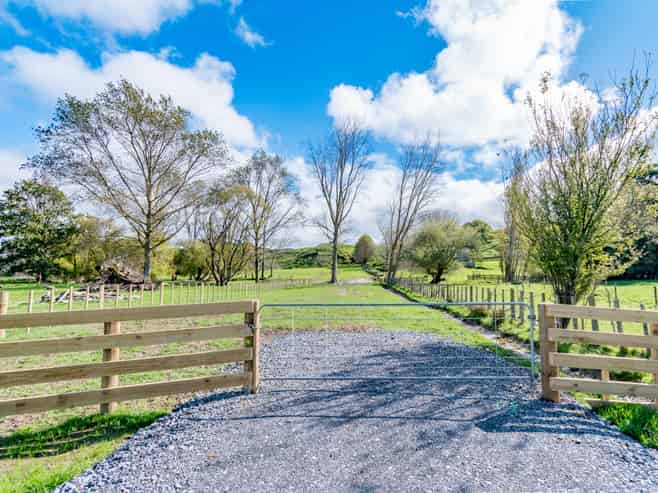 411 Valley Road, Colyton