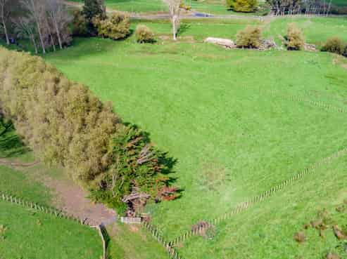 411 Valley Road, Colyton