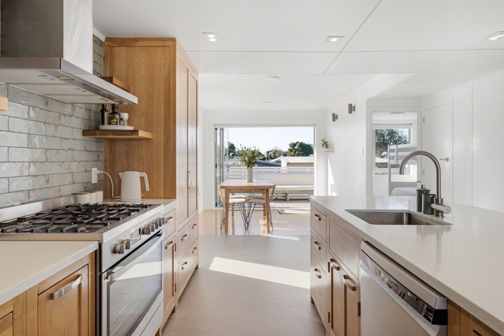 Solid construction, outdoor flow near Mount beach - Fler