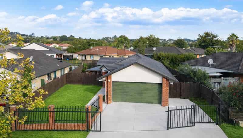 8 Carisbrook Crescent, Papakura