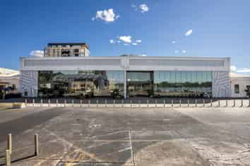 PREMIUM TURNKEY OFFICE CATALINA BAY WATERFRONT

