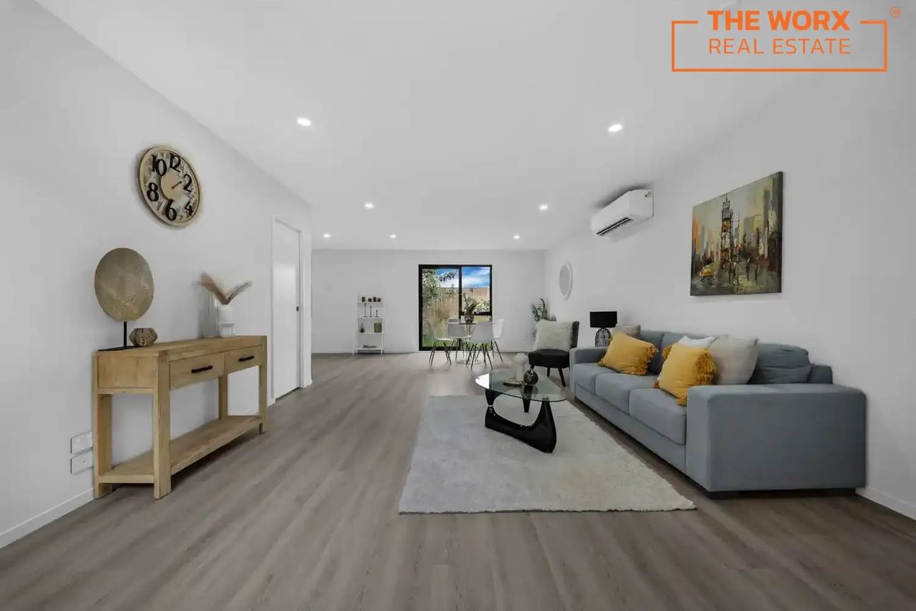 Standalone Freehold Home - Move In Today - Ansicht 3