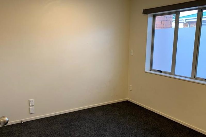 Six Bedroom, Two Bathroom Home – pohled 4