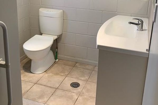 Six Bedroom, Two Bathroom Home – pohled 6