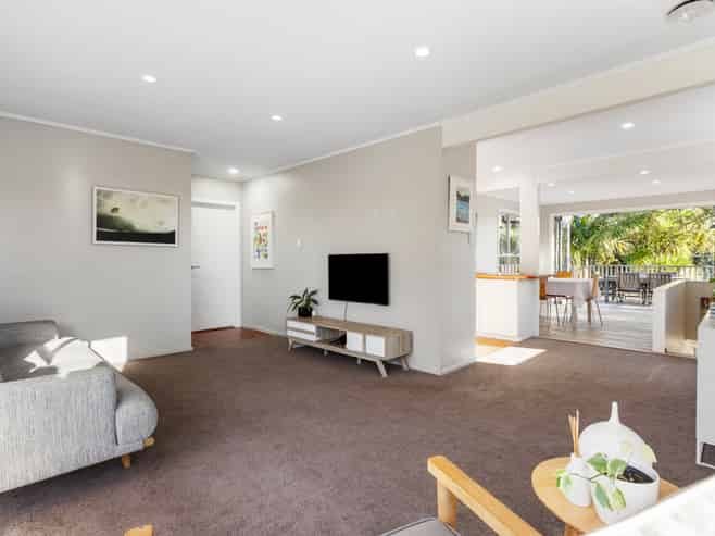 81 Stott Avenue, Birkdale