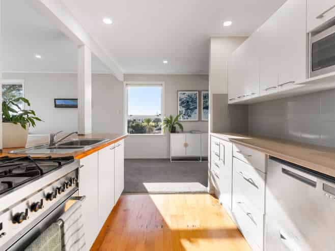 81 Stott Avenue, Birkdale