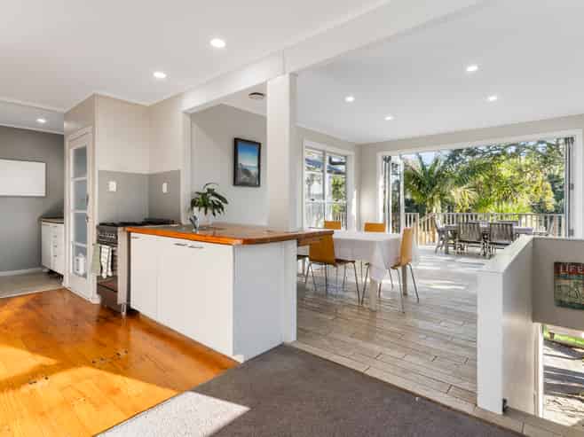 81 Stott Avenue, Birkdale