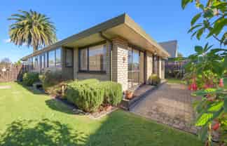 27 Waratah Street, Matua