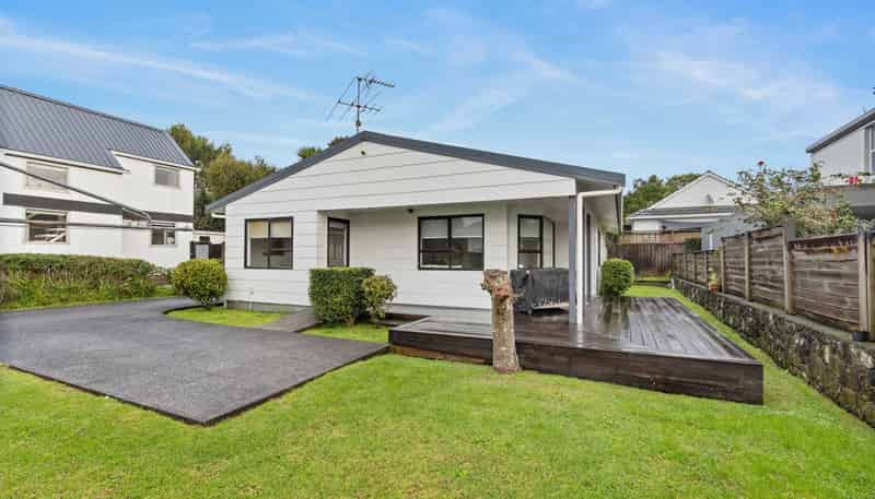 8B Rossgrove Terrace, Mount Albert