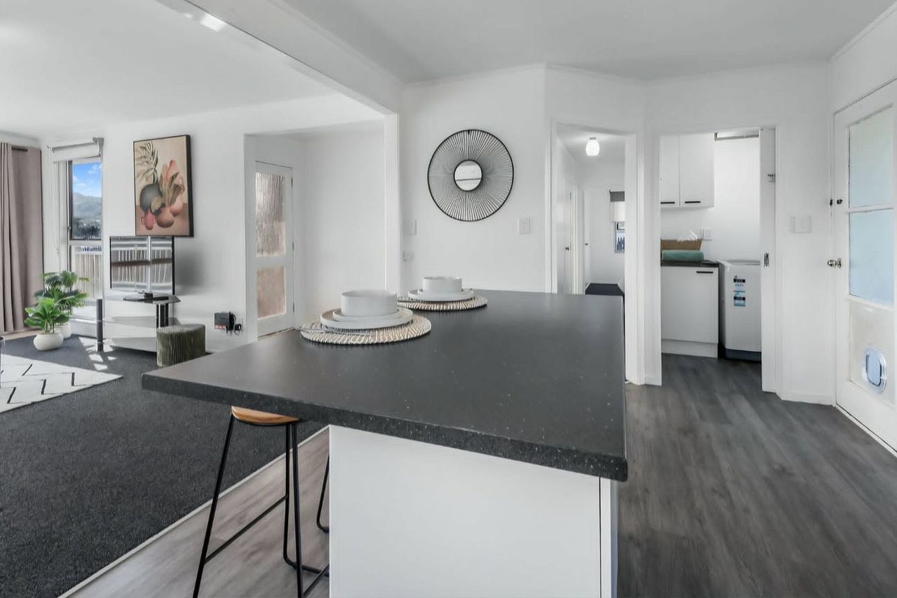 Sunny 3-Bedroom Family Home w~ Views & Large Deck - Bild 4