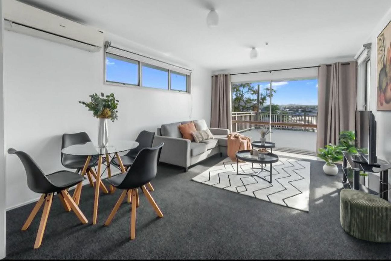 Sunny 3-Bedroom Family Home w~ Views & Large Deck - Bild 3