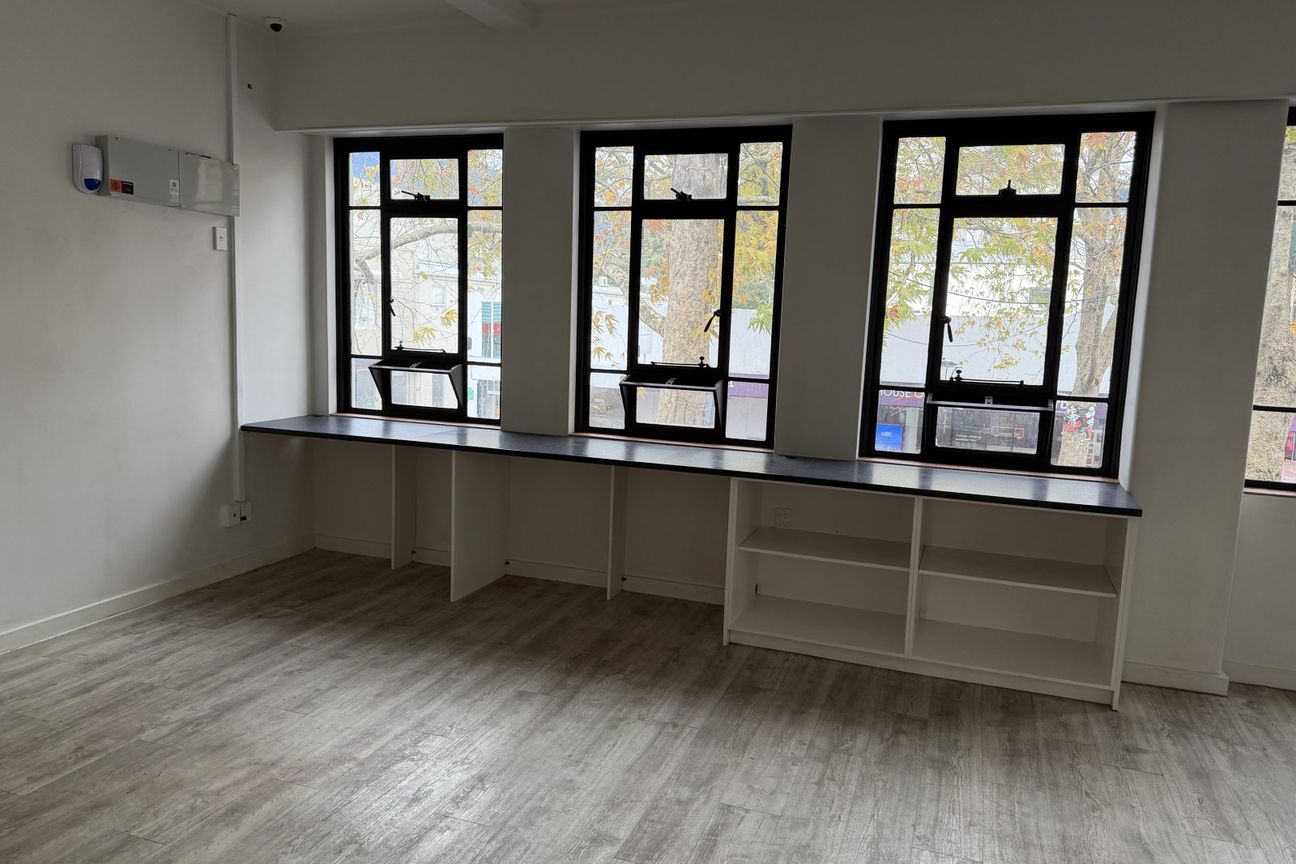 Prime first-floor corner in central Nelson - Vista 2