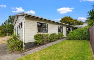 22a Bedford Street, Te Atatu South