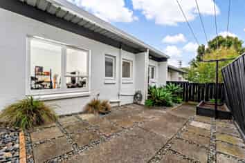 2/86 Divich  Avenue, Te Atatu South