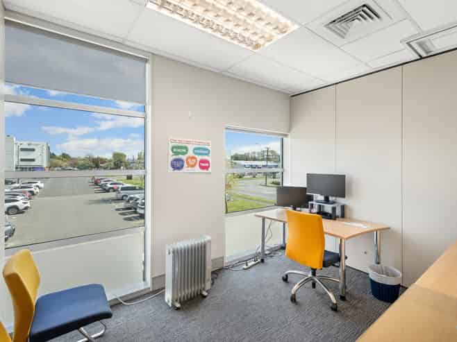 Substantial first floor office