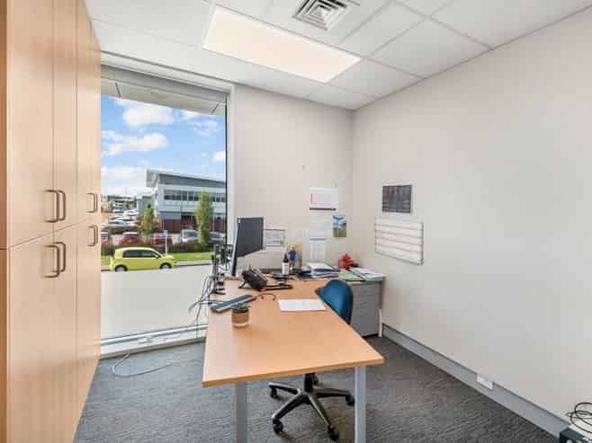 Substantial first floor office