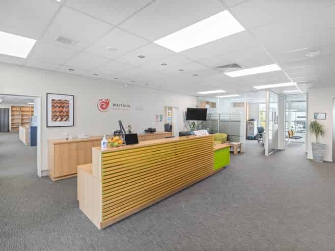 Substantial first floor office