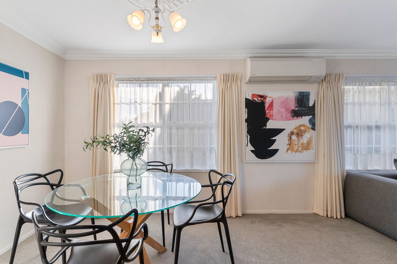 SINGLE-LEVEL LIVING, WALK TO CORNWALL PARK! – pohled 5