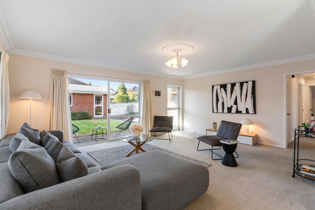 SINGLE-LEVEL LIVING, WALK TO CORNWALL PARK! – další
