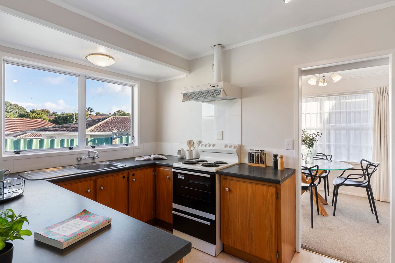 SINGLE-LEVEL LIVING, WALK TO CORNWALL PARK! – pohled 4