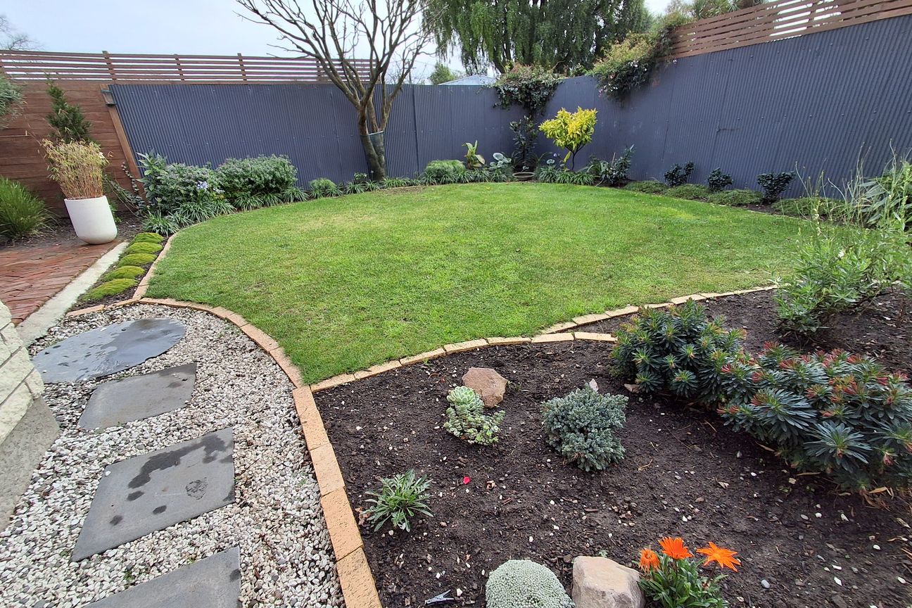 Renovated, Sunny with Super Sized Garden - Altro