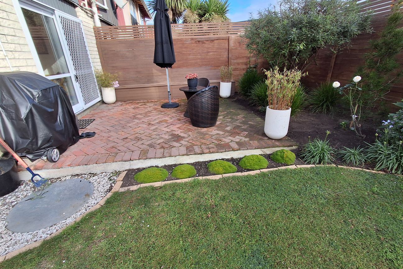 Renovated, Sunny with Super Sized Garden - Vista 4