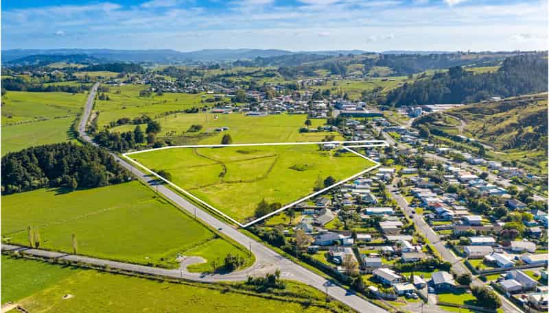 54 & 56A George Street, Hikurangi