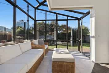 36 Beach Road, Long Beach