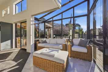 36 Beach Road, Long Beach