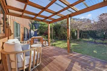 36 Beach Road, Long Beach