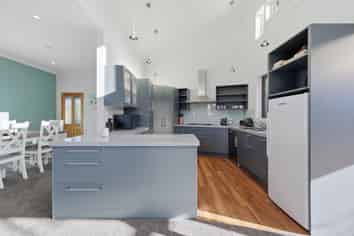 36 Beach Road, Long Beach