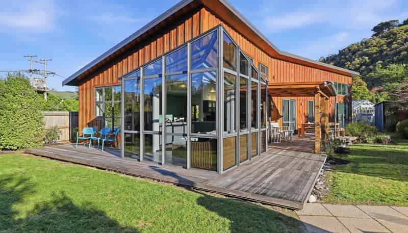 36 Beach Road, Long Beach