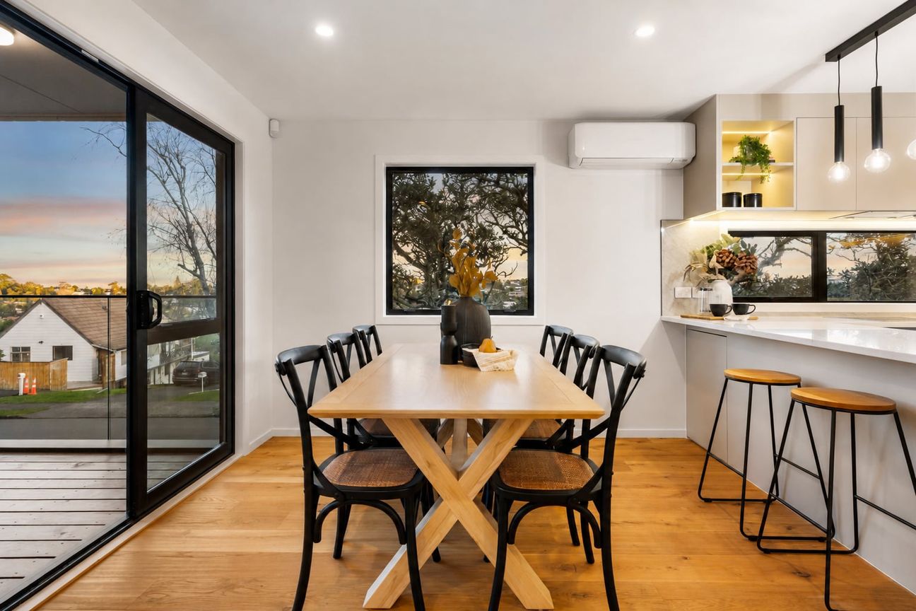 LOW-MAINTENANCE LUXURY. MODERN FAMILY LIVING. - Aanzicht 2