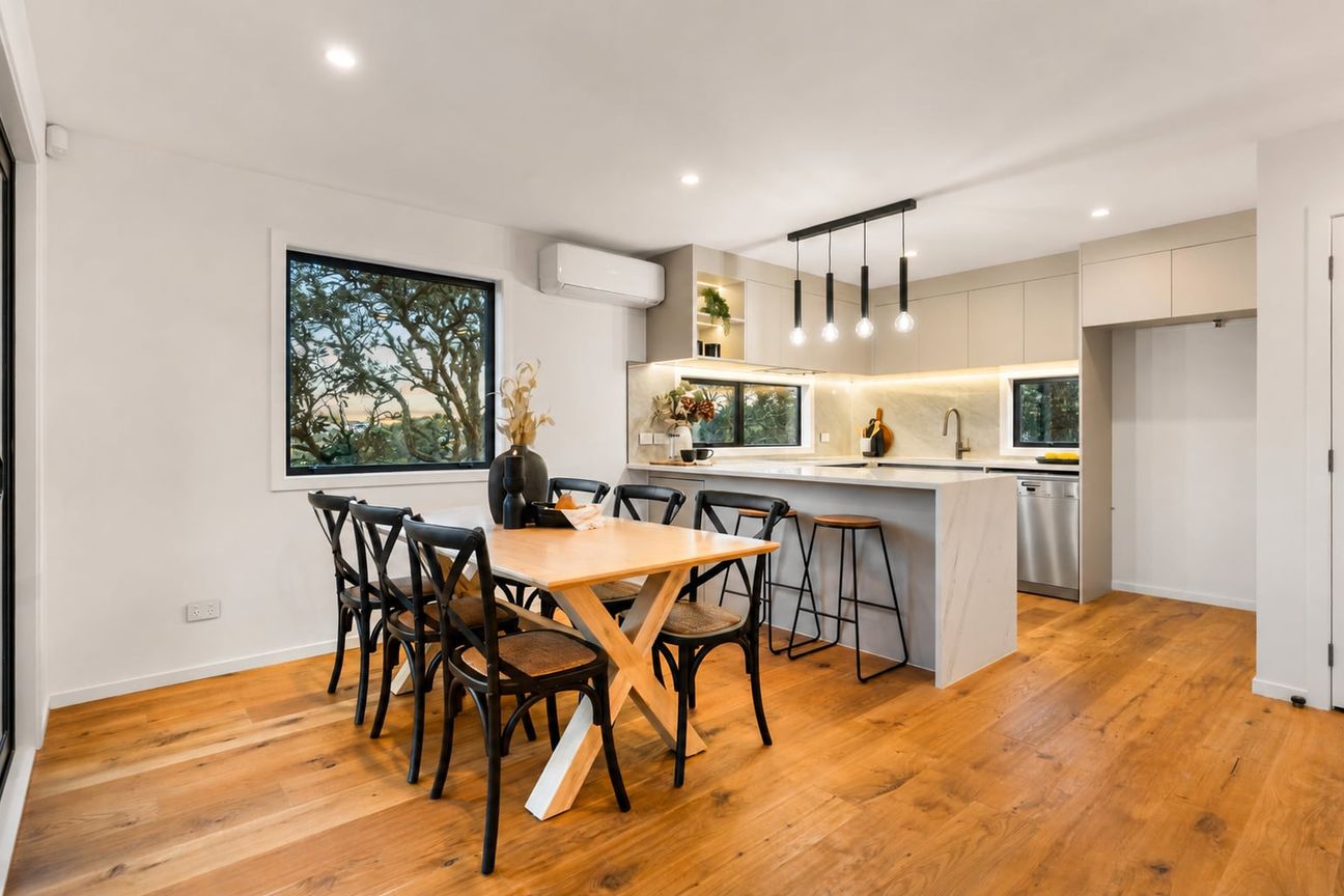 LOW-MAINTENANCE LUXURY. MODERN FAMILY LIVING. - Aanzicht 4