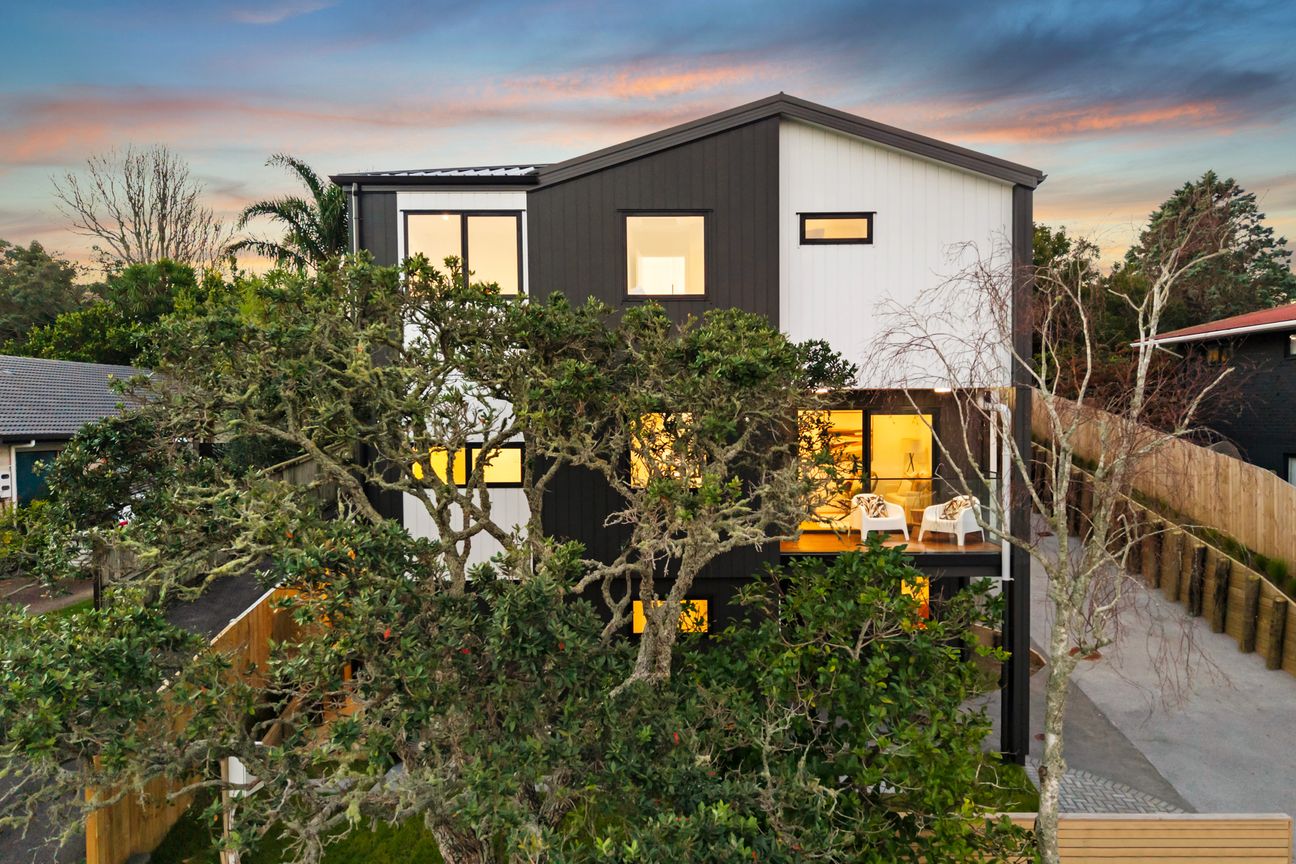 LOW-MAINTENANCE LUXURY. MODERN FAMILY LIVING. - Meer
