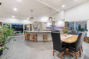6 Ascot Vale, Tikitere