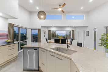 6 Ascot Vale, Tikitere