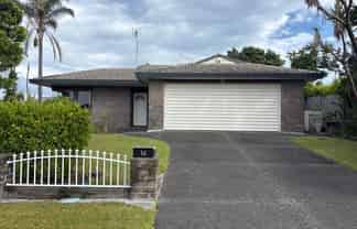 14 Lakeside Drive, Orewa