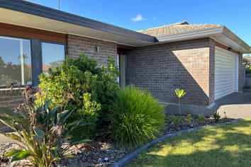 14 Lakeside Drive, Orewa