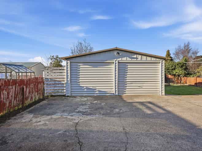 16 Stirling Crescent, Mosgiel