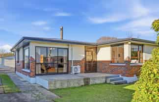 16 Stirling Crescent, Mosgiel