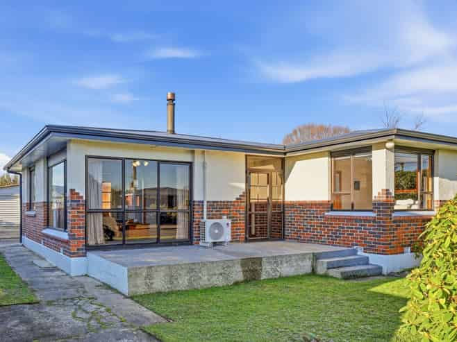 16 Stirling Crescent, Mosgiel